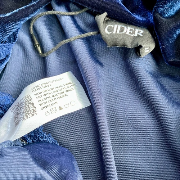 Cider Velvet Top Blue V-Neck Wrap Lace Trim (M) - Picture 6 of 7